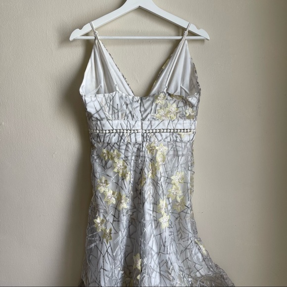 Banjul Designer White Embroidered Floral Dress size S NWT - Picture 7 of 10